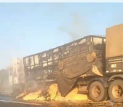 Imagem da notícia Incêndio Devasta Carreta Carregada com Grãos de Milho na MS-306 próximo a Serra da Capela